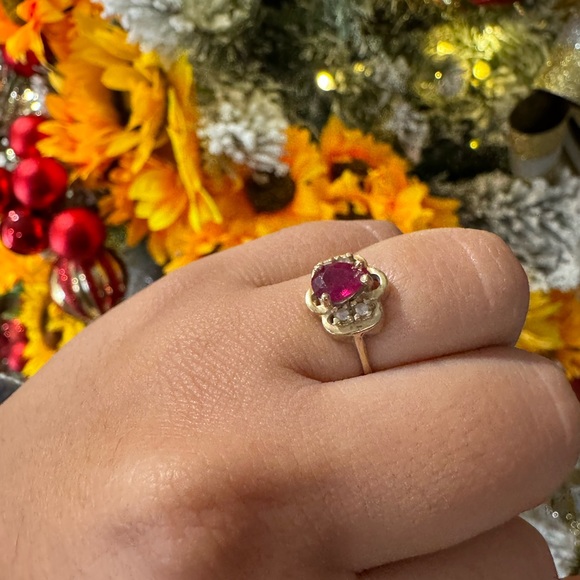 FINAL SALE✨RETAIL $1142✨14 kt gold ruby & white sapphire ring - Picture 15 of 16